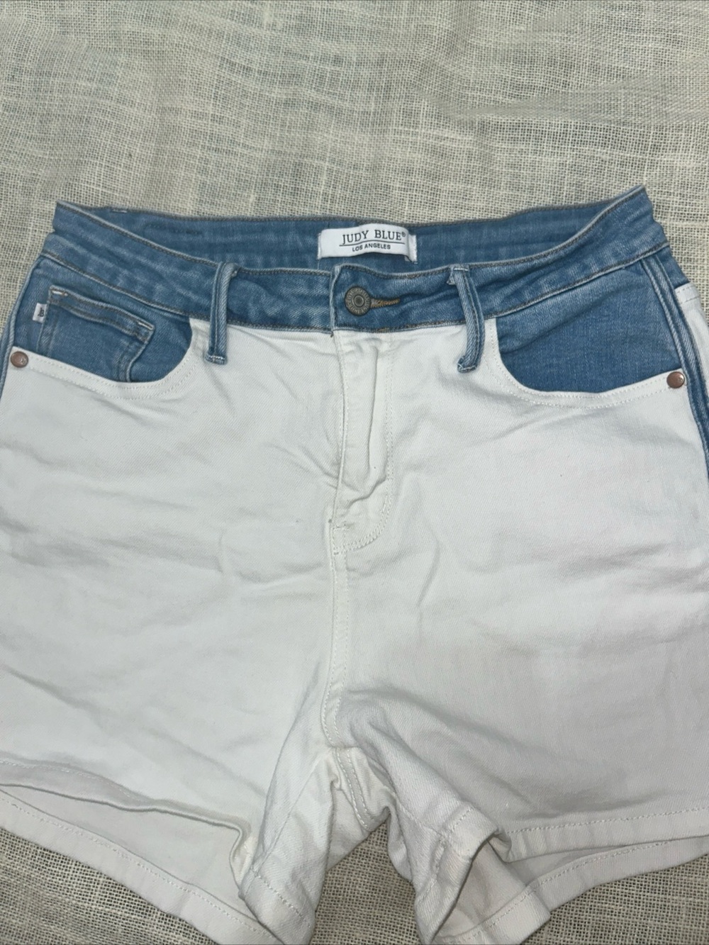 Judy Blue Denim Shorts Women
Size L White Blue Casual
Summer Stretch - Picture 3 of 12